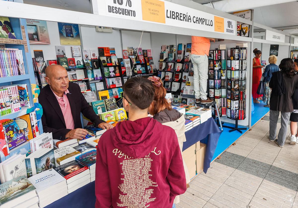 M S De Autores Se Encuentran En Torrelavega Con Sus Lectores En